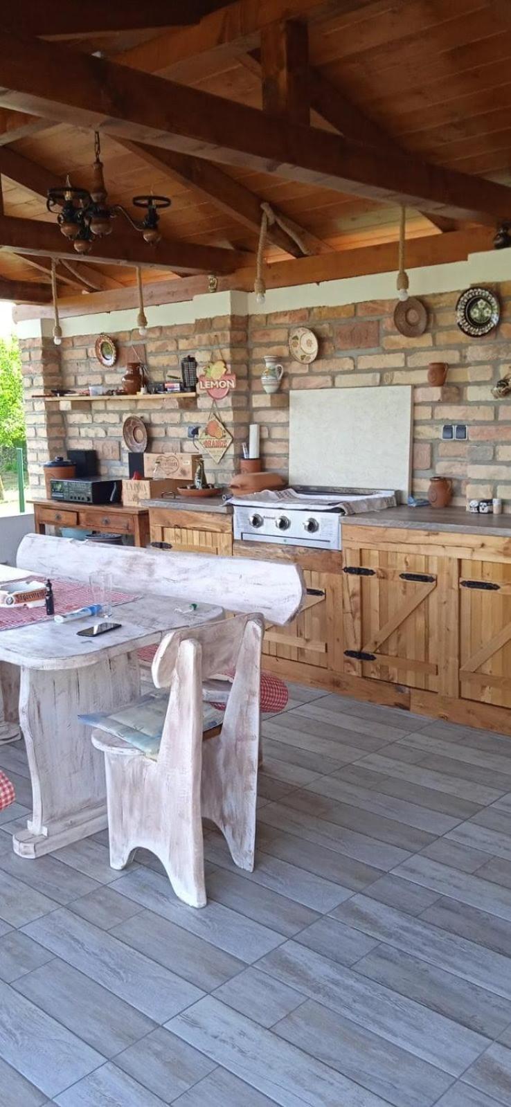 Gyoengyvirag Apartman Кестхей Экстерьер фото